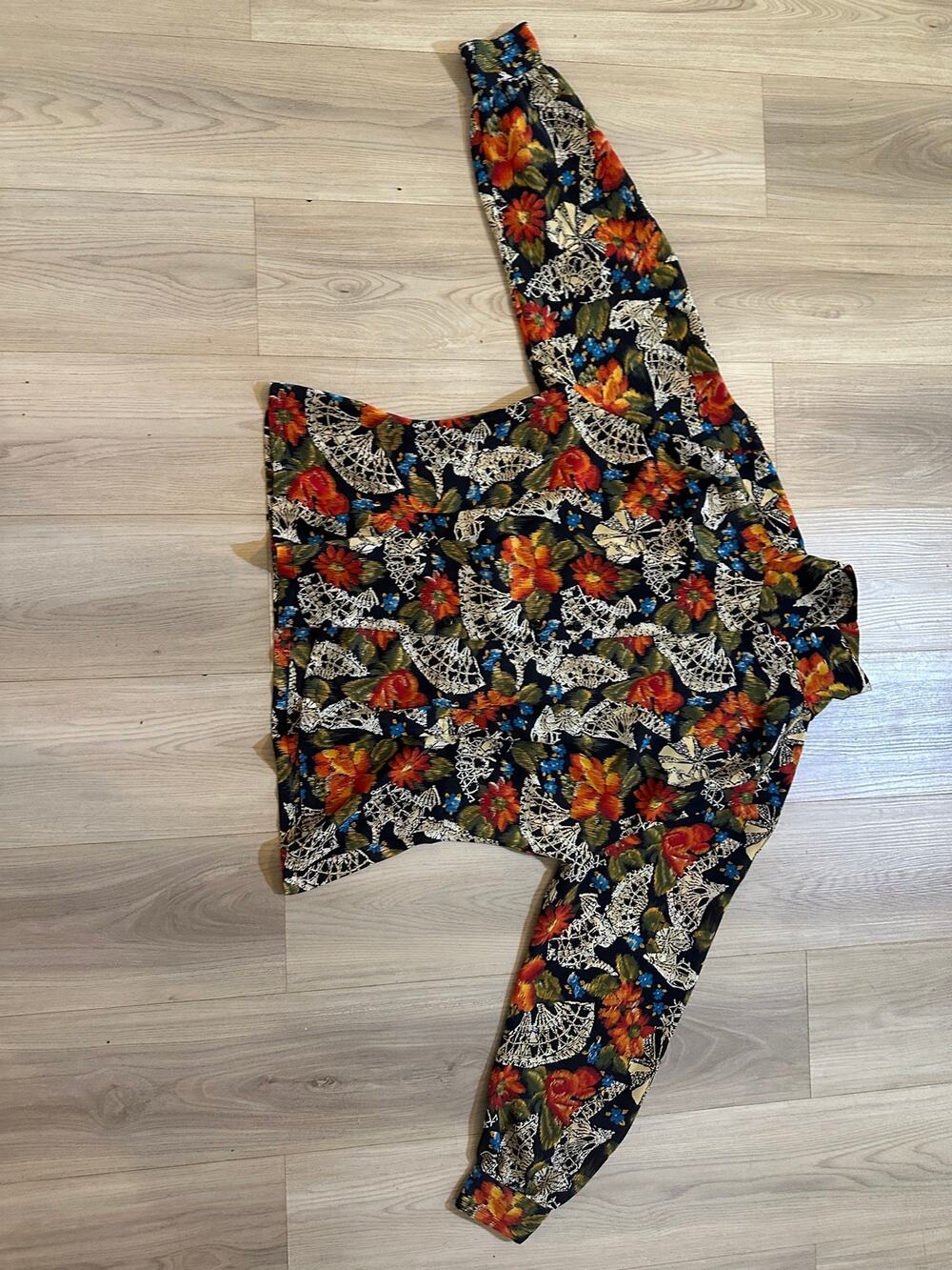 Vintage Shapely Size 14 Black Floral Hand Fan Print Button Up Blouse 80s 90s